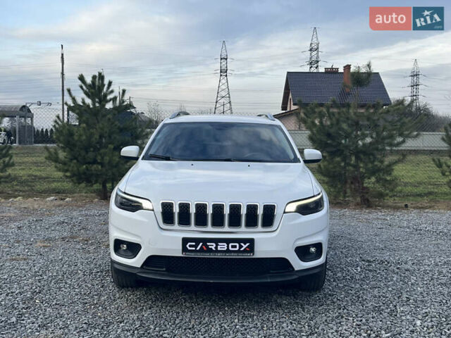 Белый Джип Чероки, объемом двигателя 2.36 л и пробегом 73 тыс. км за 15900 $, фото 1 на Automoto.ua