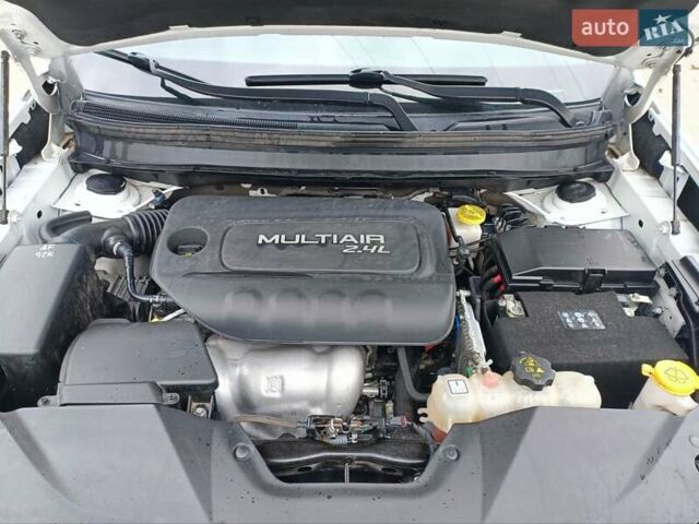 Белый Джип Чероки, объемом двигателя 2.36 л и пробегом 188 тыс. км за 14250 $, фото 14 на Automoto.ua