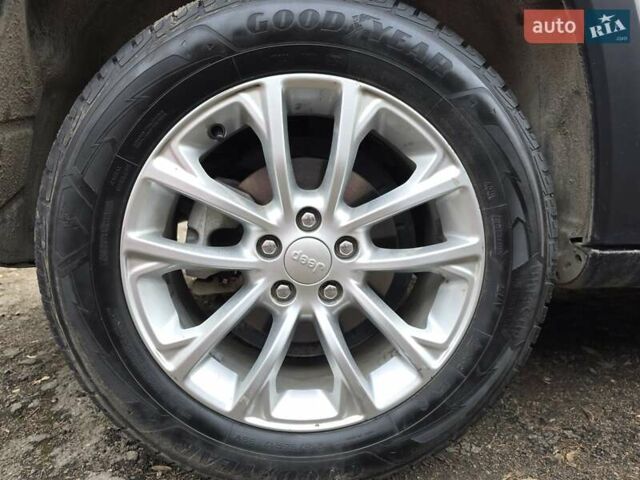 Білий Джип Cherokee, об'ємом двигуна 2.36 л та пробігом 56 тис. км за 14500 $, фото 33 на Automoto.ua