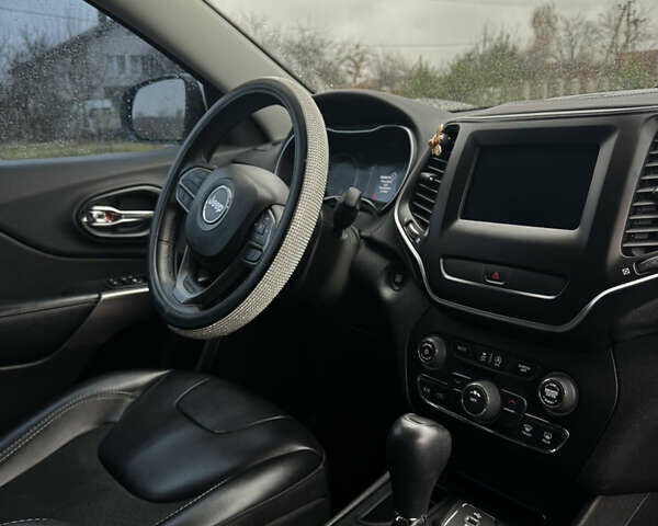 Білий Джип Cherokee, об'ємом двигуна 2.36 л та пробігом 91 тис. км за 17500 $, фото 6 на Automoto.ua