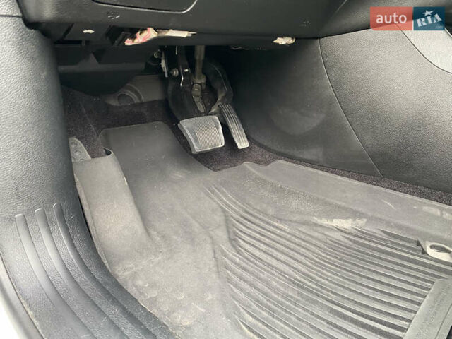 Білий Джип Cherokee, об'ємом двигуна 2.36 л та пробігом 149 тис. км за 13800 $, фото 37 на Automoto.ua