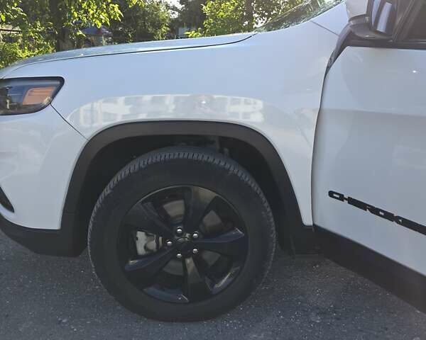 Белый Джип Чероки, объемом двигателя 2.36 л и пробегом 76 тыс. км за 19300 $, фото 9 на Automoto.ua