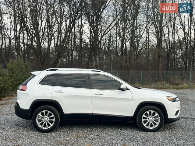 Белый Джип Чероки, объемом двигателя 2.36 л и пробегом 73 тыс. км за 15900 $, фото 3 на Automoto.ua