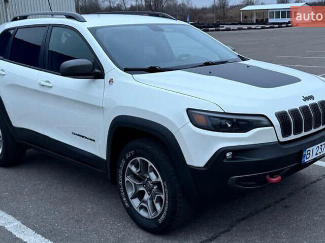 Білий Джип Cherokee, об'ємом двигуна 3.24 л та пробігом 102 тис. км за 22000 $, фото 1 на Automoto.ua