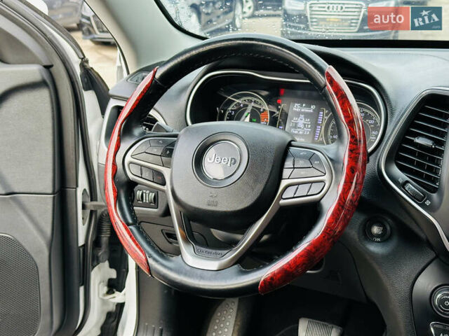 Білий Джип Cherokee, об'ємом двигуна 2.36 л та пробігом 150 тис. км за 17900 $, фото 20 на Automoto.ua