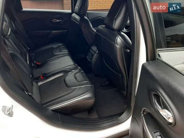 Білий Джип Cherokee, об'ємом двигуна 3.2 л та пробігом 90 тис. км за 17900 $, фото 11 на Automoto.ua