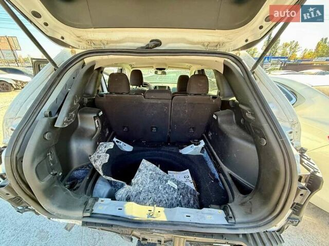 Білий Джип Cherokee, об'ємом двигуна 3.24 л та пробігом 87 тис. км за 9400 $, фото 20 на Automoto.ua