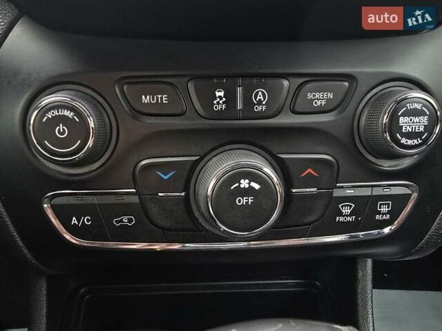 Білий Джип Cherokee, об'ємом двигуна 2.36 л та пробігом 56 тис. км за 14500 $, фото 23 на Automoto.ua