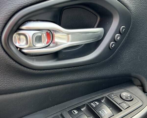 Белый Джип Чероки, объемом двигателя 2.36 л и пробегом 127 тыс. км за 17400 $, фото 28 на Automoto.ua