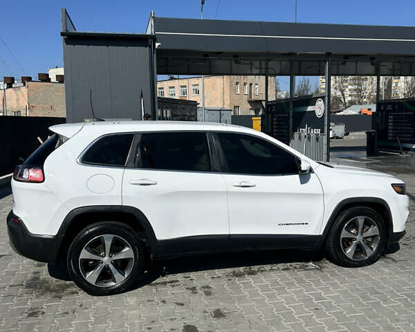 Белый Джип Чероки, объемом двигателя 2.36 л и пробегом 101 тыс. км за 15350 $, фото 4 на Automoto.ua