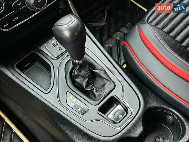 Білий Джип Cherokee, об'ємом двигуна 2.36 л та пробігом 150 тис. км за 17900 $, фото 33 на Automoto.ua