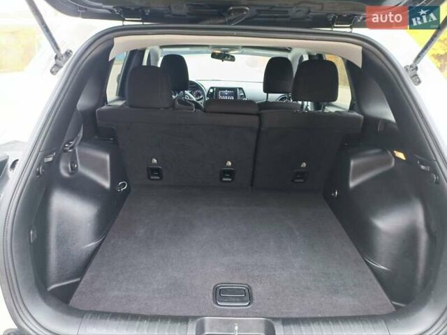 Белый Джип Чероки, объемом двигателя 2.36 л и пробегом 188 тыс. км за 14250 $, фото 13 на Automoto.ua