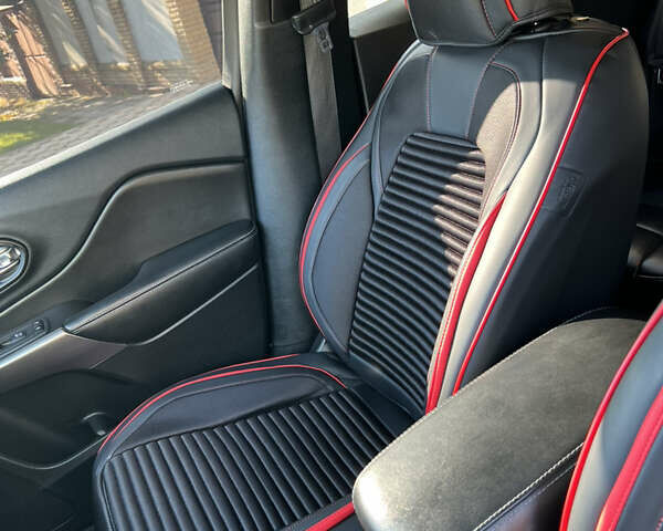 Белый Джип Чероки, объемом двигателя 2.4 л и пробегом 145 тыс. км за 16500 $, фото 11 на Automoto.ua