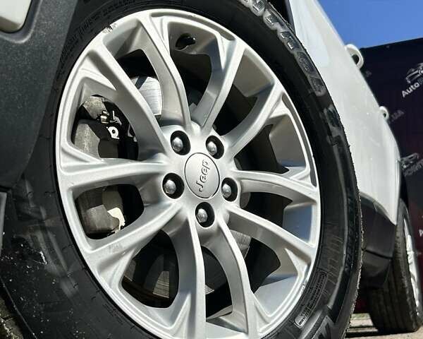 Белый Джип Чероки, объемом двигателя 2.36 л и пробегом 101 тыс. км за 17300 $, фото 5 на Automoto.ua