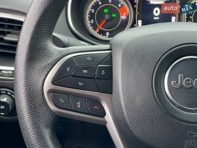 Белый Джип Чероки, объемом двигателя 2.36 л и пробегом 85 тыс. км за 14990 $, фото 15 на Automoto.ua