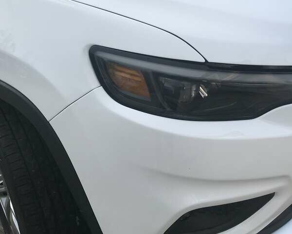 Білий Джип Cherokee, об'ємом двигуна 2.36 л та пробігом 46 тис. км за 17900 $, фото 2 на Automoto.ua