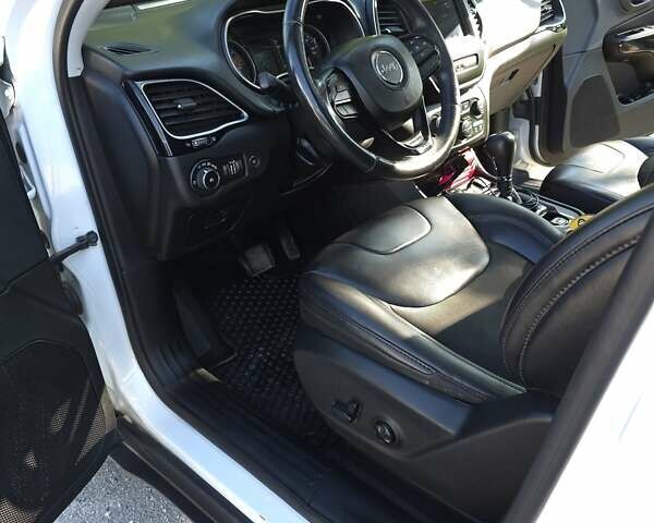 Белый Джип Чероки, объемом двигателя 2.36 л и пробегом 76 тыс. км за 19300 $, фото 8 на Automoto.ua