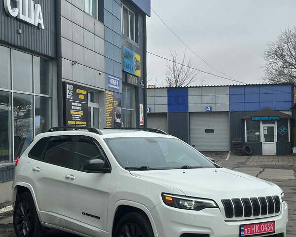 Белый Джип Чероки, объемом двигателя 3.24 л и пробегом 115 тыс. км за 17300 $, фото 2 на Automoto.ua