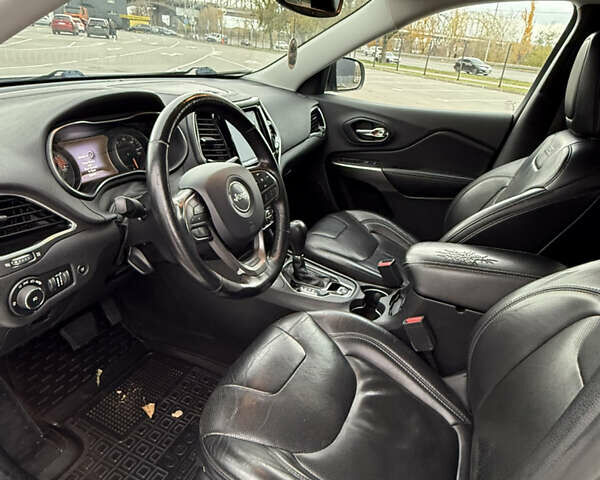 Джип Cherokee 2018 у Києві на Automoto.ua Білий Джип Cherokee, об'ємом двигуна 3.24 л та пробігом 308 тис. км за 14400 $, фото 7 на Automoto.ua