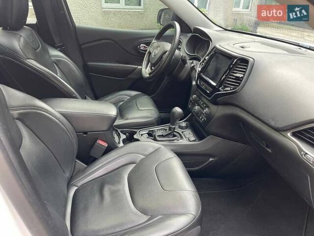 Білий Джип Cherokee, об'ємом двигуна 3.24 л та пробігом 122 тис. км за 20000 $, фото 2 на Automoto.ua