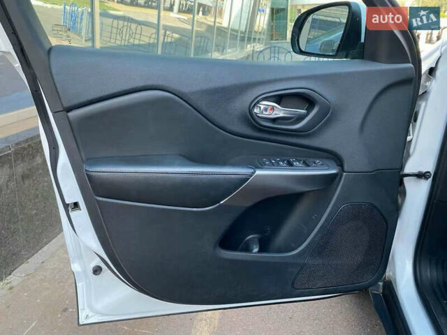 Білий Джип Cherokee, об'ємом двигуна 2.4 л та пробігом 79 тис. км за 15400 $, фото 13 на Automoto.ua