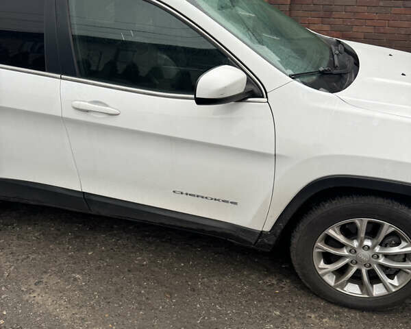 Белый Джип Чероки, объемом двигателя 3.24 л и пробегом 41 тыс. км за 14850 $, фото 3 на Automoto.ua