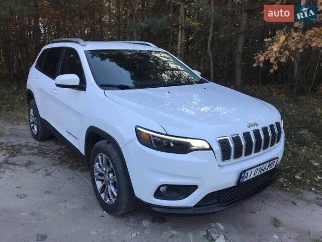 Белый Джип Чероки, объемом двигателя 2.36 л и пробегом 77 тыс. км за 15950 $, фото 1 на Automoto.ua