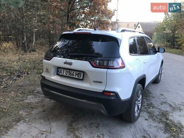Белый Джип Чероки, объемом двигателя 2.36 л и пробегом 77 тыс. км за 15950 $, фото 3 на Automoto.ua