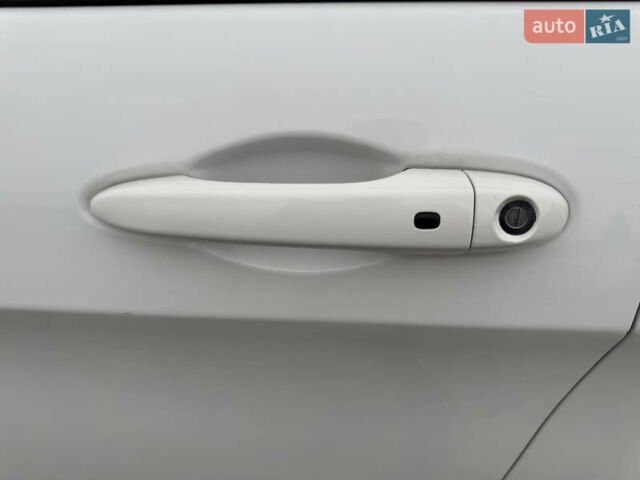 Білий Джип Cherokee, об'ємом двигуна 3.24 л та пробігом 125 тис. км за 18500 $, фото 15 на Automoto.ua