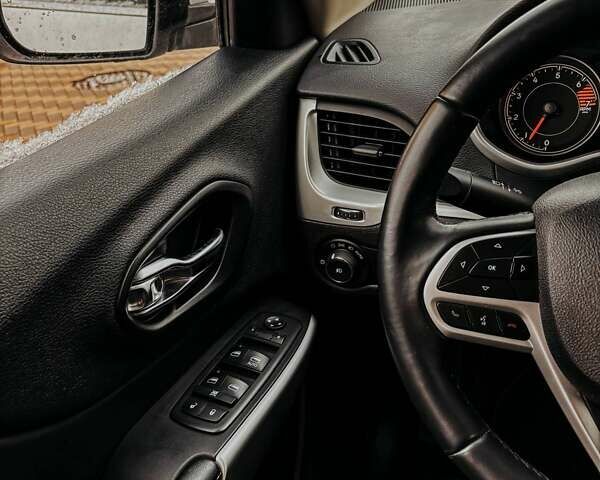 Белый Джип Чероки, объемом двигателя 2.4 л и пробегом 163 тыс. км за 13700 $, фото 6 на Automoto.ua