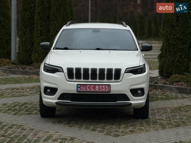 Білий Джип Cherokee, об'ємом двигуна 3.24 л та пробігом 114 тис. км за 18500 $, фото 1 на Automoto.ua
