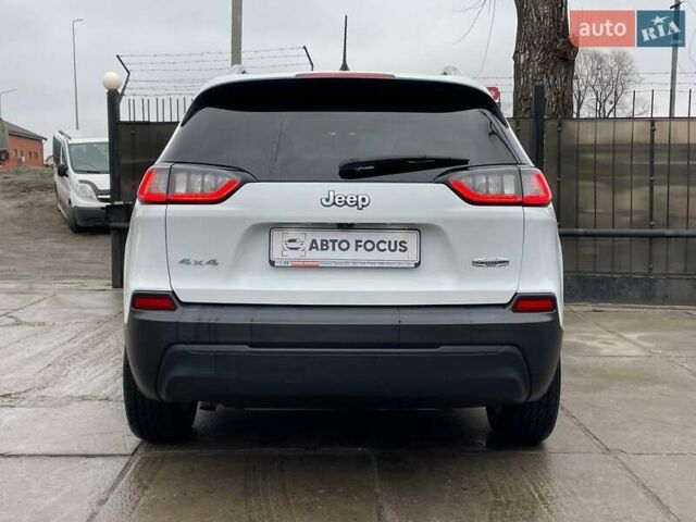 Белый Джип Чероки, объемом двигателя 2.36 л и пробегом 85 тыс. км за 14990 $, фото 5 на Automoto.ua
