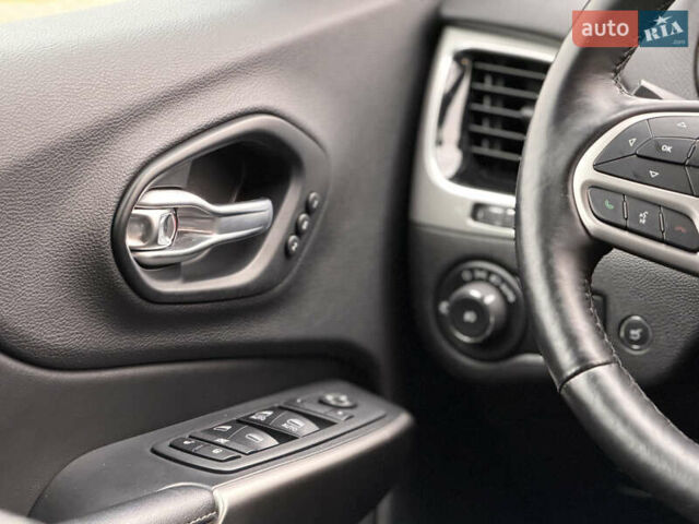 Білий Джип Cherokee, об'ємом двигуна 3.24 л та пробігом 114 тис. км за 18500 $, фото 15 на Automoto.ua