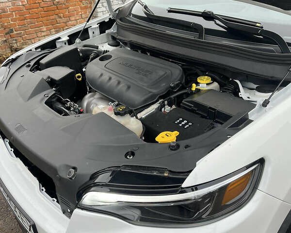 Білий Джип Cherokee, об'ємом двигуна 2.36 л та пробігом 157 тис. км за 15500 $, фото 11 на Automoto.ua