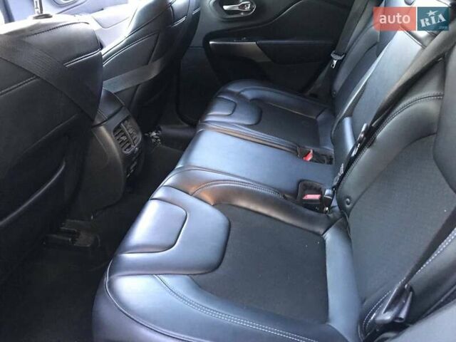 Белый Джип Чероки, объемом двигателя 2.36 л и пробегом 77 тыс. км за 15950 $, фото 9 на Automoto.ua