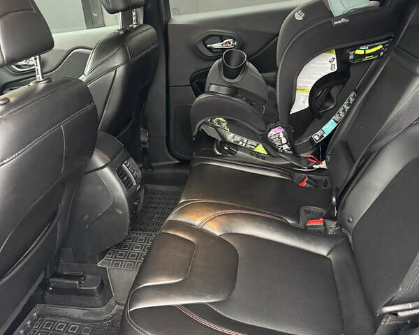 Білий Джип Cherokee, об'ємом двигуна 3.24 л та пробігом 125 тис. км за 18500 $, фото 28 на Automoto.ua