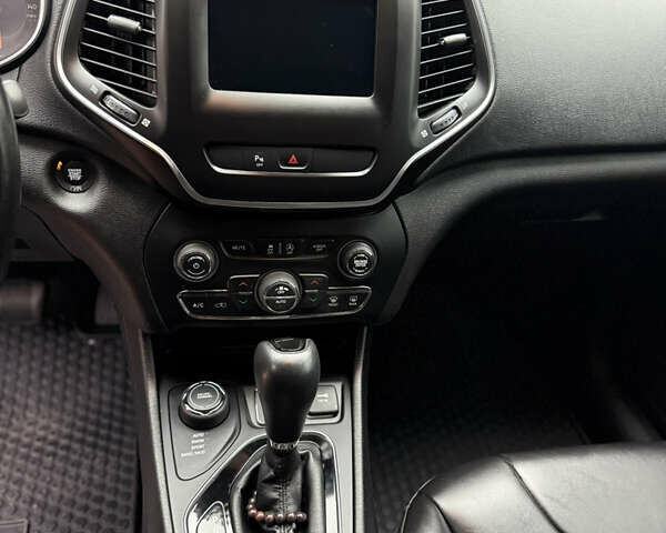 Белый Джип Чероки, объемом двигателя 3.24 л и пробегом 135 тыс. км за 20500 $, фото 12 на Automoto.ua