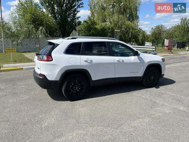 Білий Джип Cherokee, об'ємом двигуна 2.36 л та пробігом 120 тис. км за 15000 $, фото 17 на Automoto.ua
