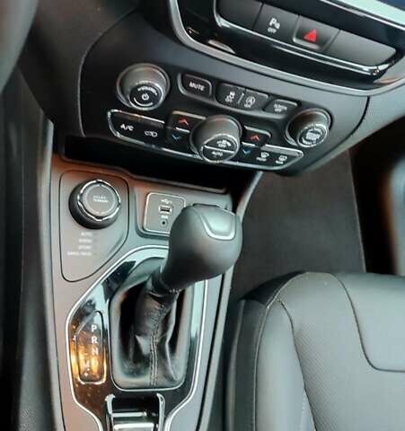 Білий Джип Cherokee, об'ємом двигуна 3.2 л та пробігом 67 тис. км за 18500 $, фото 42 на Automoto.ua