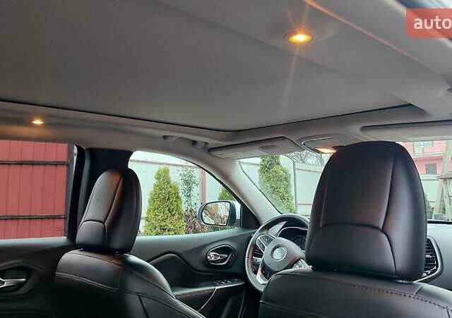 Білий Джип Cherokee, об'ємом двигуна 3.2 л та пробігом 67 тис. км за 18500 $, фото 21 на Automoto.ua