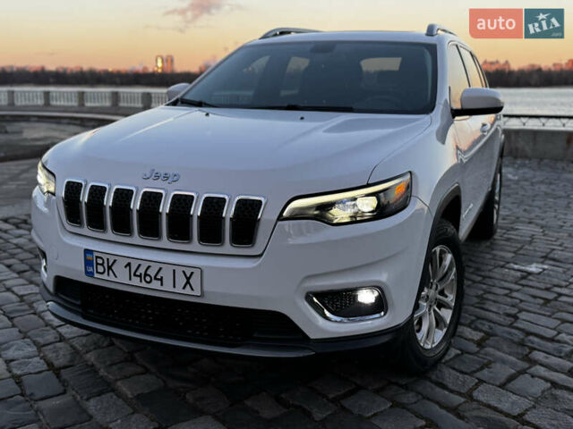 Белый Джип Чероки, объемом двигателя 2.36 л и пробегом 177 тыс. км за 15999 $, фото 3 на Automoto.ua