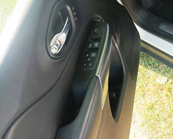 Білий Джип Cherokee, об'ємом двигуна 2 л та пробігом 80 тис. км за 18499 $, фото 10 на Automoto.ua