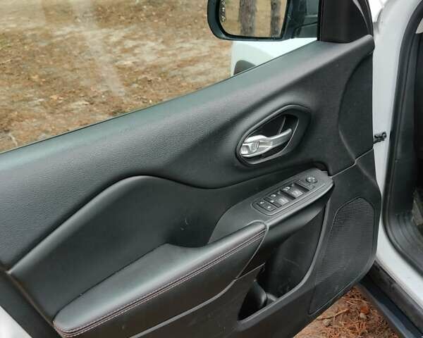 Белый Джип Чероки, объемом двигателя 3.24 л и пробегом 71 тыс. км за 19900 $, фото 15 на Automoto.ua