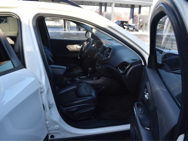 Белый Джип Чероки, объемом двигателя 2.4 л и пробегом 111 тыс. км за 17000 $, фото 2 на Automoto.ua