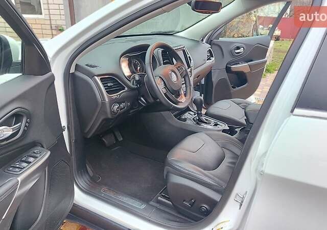 Білий Джип Cherokee, об'ємом двигуна 3.2 л та пробігом 67 тис. км за 18500 $, фото 18 на Automoto.ua