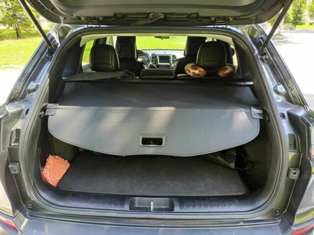 Белый Джип Чероки, объемом двигателя 2.4 л и пробегом 74 тыс. км за 15000 $, фото 7 на Automoto.ua