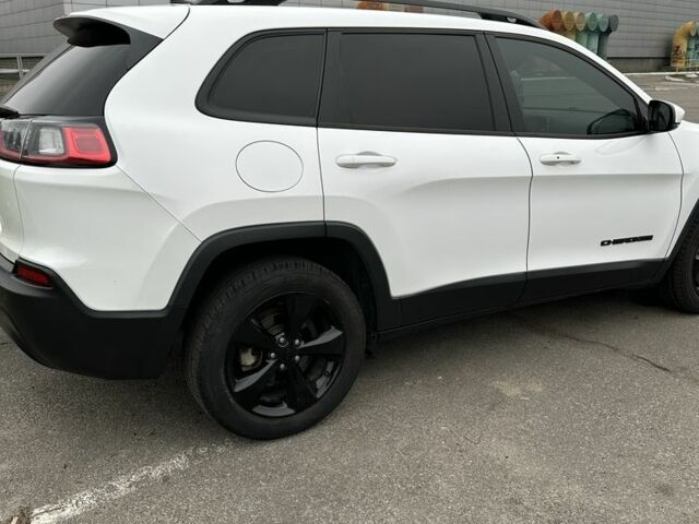 Белый Джип Чероки, объемом двигателя 2.4 л и пробегом 145 тыс. км за 16300 $, фото 5 на Automoto.ua