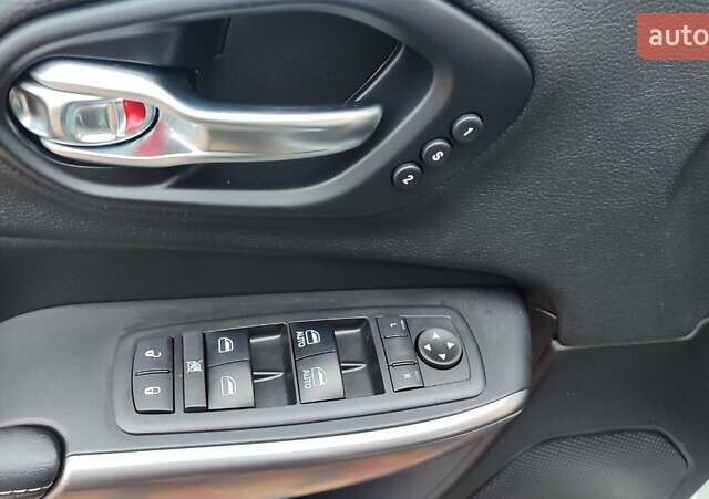 Білий Джип Cherokee, об'ємом двигуна 3.2 л та пробігом 67 тис. км за 18500 $, фото 27 на Automoto.ua