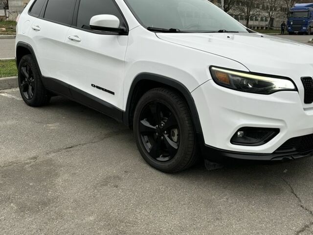 Белый Джип Чероки, объемом двигателя 2.4 л и пробегом 145 тыс. км за 16300 $, фото 1 на Automoto.ua