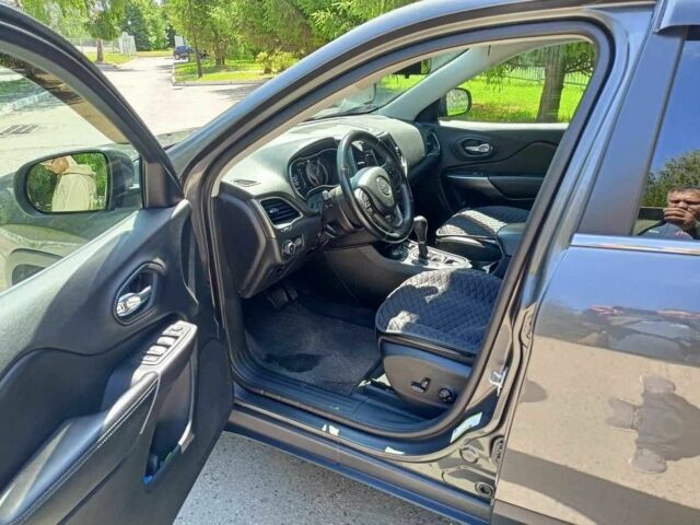 Белый Джип Чероки, объемом двигателя 2.4 л и пробегом 74 тыс. км за 15000 $, фото 5 на Automoto.ua